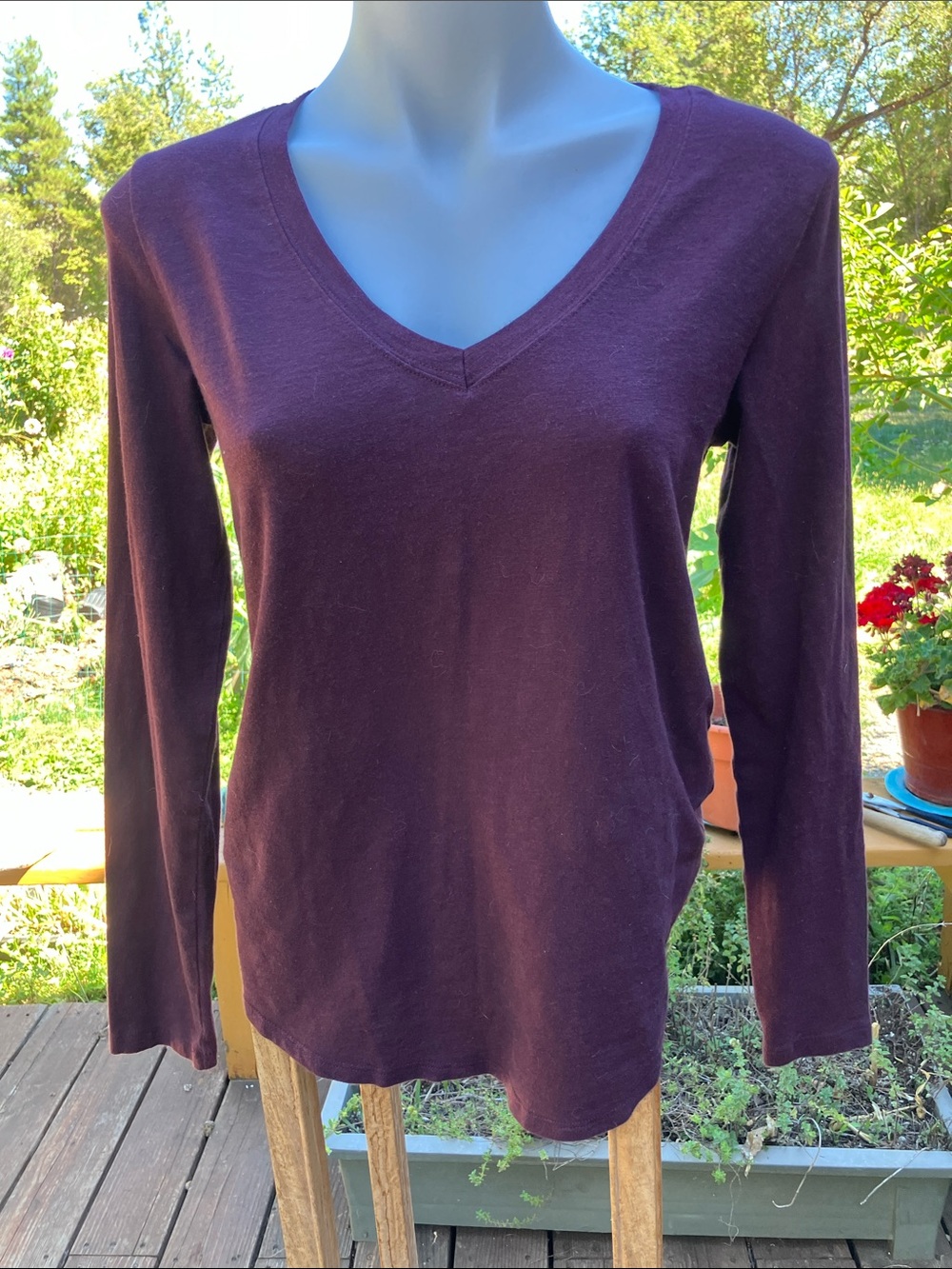 Aerie real soft v neck Tee M